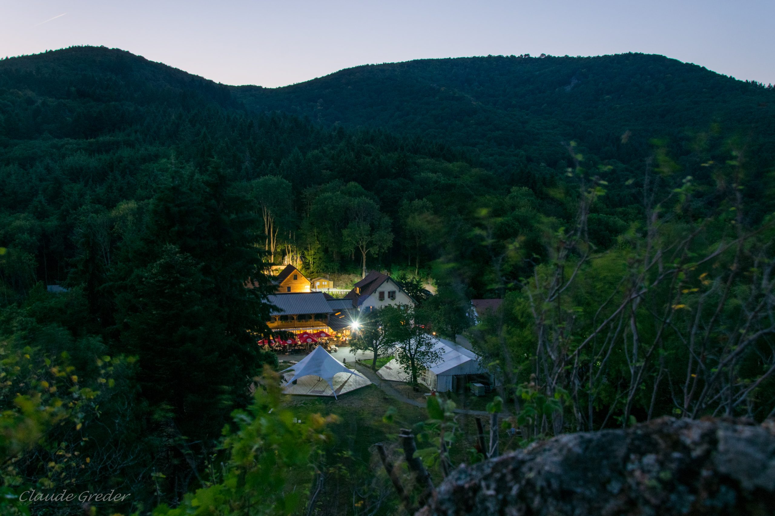 Photo du Domaine du Hirtz de nuit